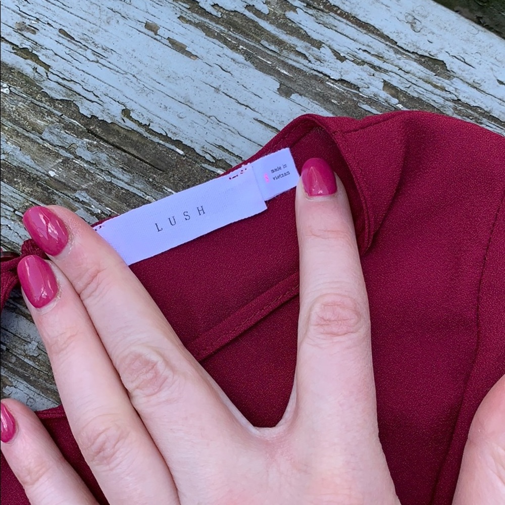 🍷Lush Ruffle Top Maroon Wine Small - Picture 2 of 5